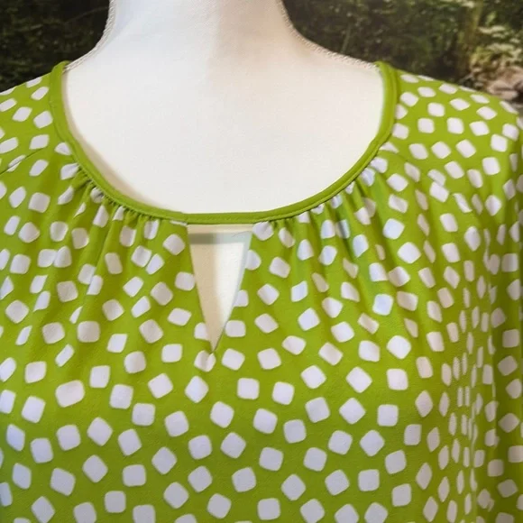 Green and White Patterned Women's Top - Picture 2 of 7